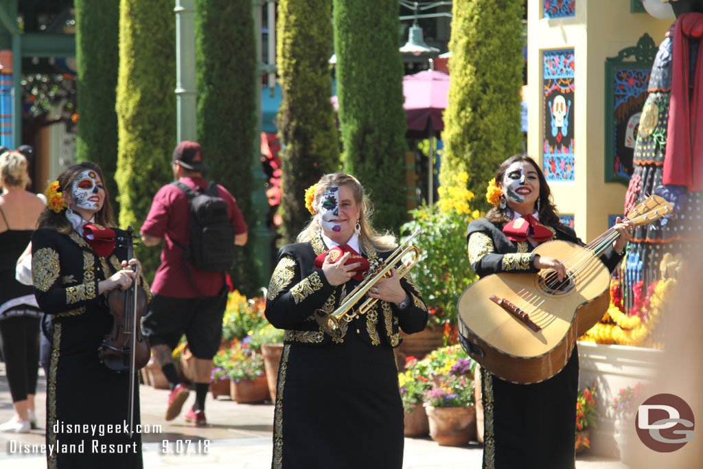 The Mariachi Divas are part of the show again. 