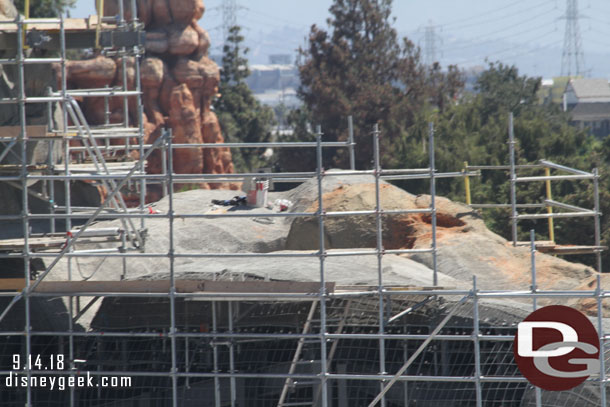 A closer look at the concrete forming rocks on the nearest wire mesh.