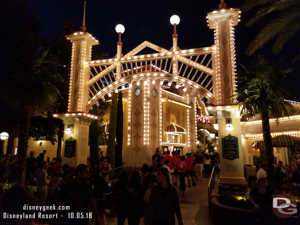 7:08pm and the Boardwalk Pizza & Pasta line stretched to the parade route.