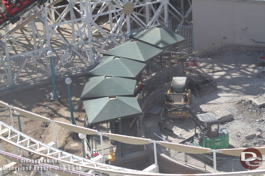 The site for the Inside Out Emotional Whirlwind looks to be mostly cleared now.  Looks like the old queue will stay.