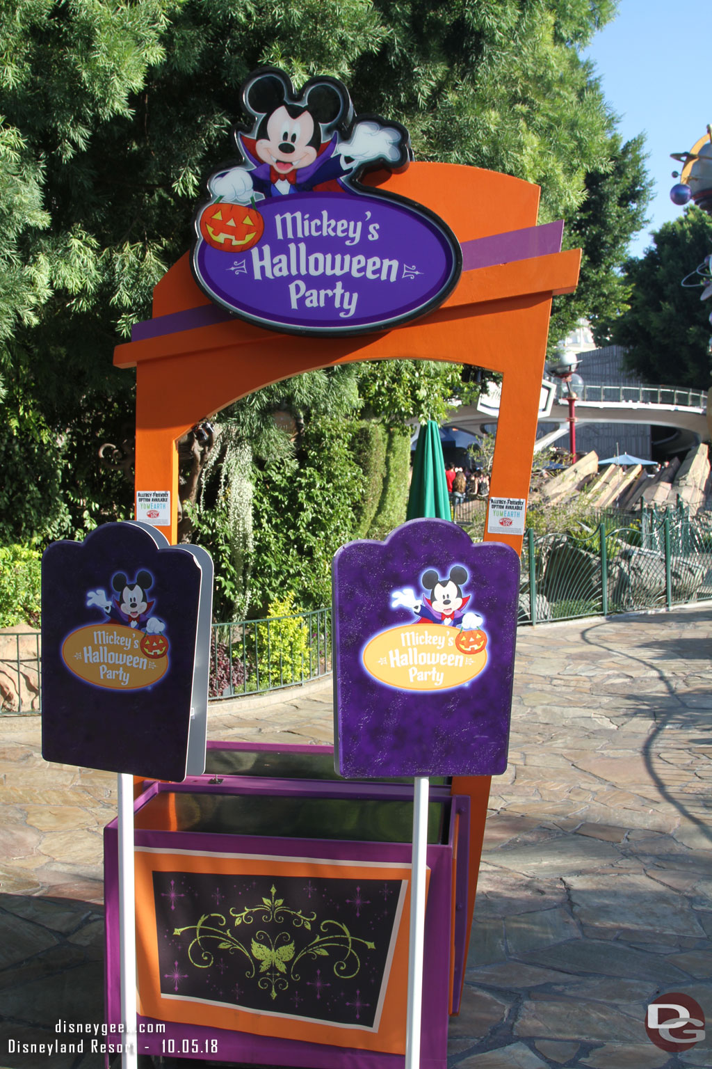 Halloween party elements were being set up around the park, just after 4pm.  Party starts at 7pm, park closing.