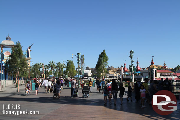 A fair number of guests moving around. No sign of the Festival of Holiday marketplaces yet.. but they will be in place by next Friday for the opening of the Christmas season.