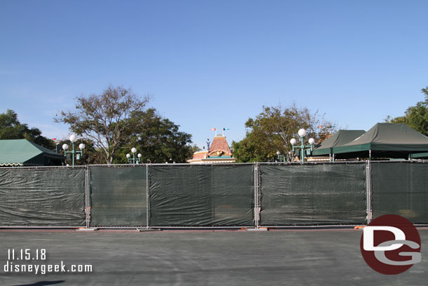 Fences up as they are working around the security area.  Hopefully adding more checkpoints to help with the congestion.