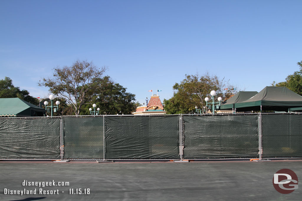 Fences up as they are working around the security area.  Hopefully adding more checkpoints to help with the congestion.