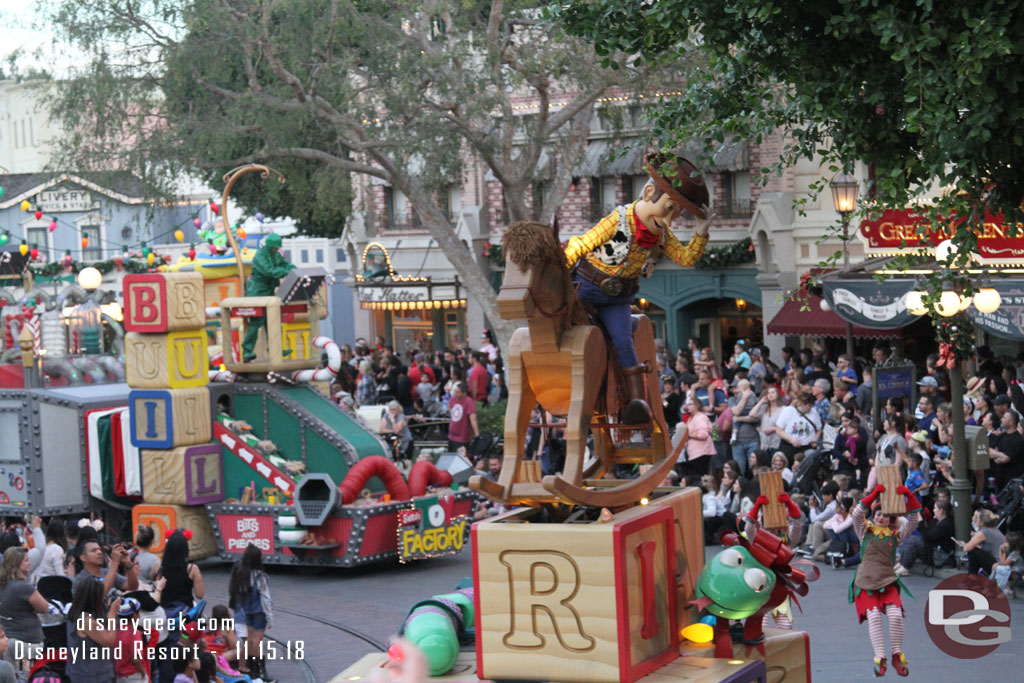 A Christmas Fantasy Parade only ran one time today due to the tapings.  It was late from that planned time too so I ran into the end of it and the crowd when I returned to Disneyland.