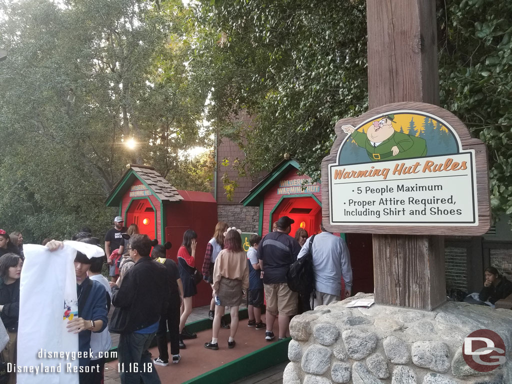 Almost 4pm and the warming huts still have several groups waiting for each.