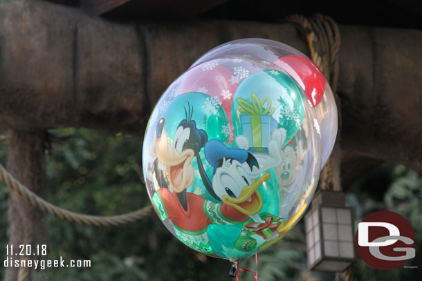 This year's holiday balloons feature Donald Duck and Goofy on one side.