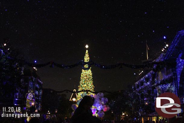 The garland and tree do not turn white this year (or at least not yet) as they have in years past.