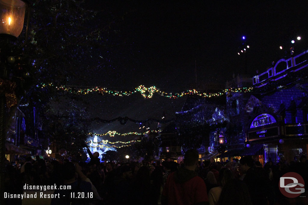 One more picture of Main Street USA as the snow fell to close out this picture set.  Hope everyone has a great Thanksgiving Weekend!