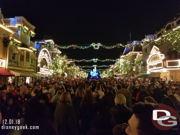 The street was full.  The center was for guests exiting the show, on either side stand by guests for the 7:45pm performance and the sidewalks for guests entering and exiting the park.  