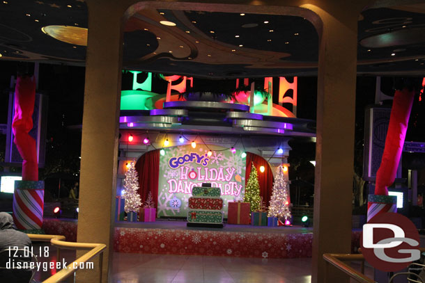 Tomorrowland Terrace is hosting Goofy's Holiday Dance Party at night (7-11pm this weekend).