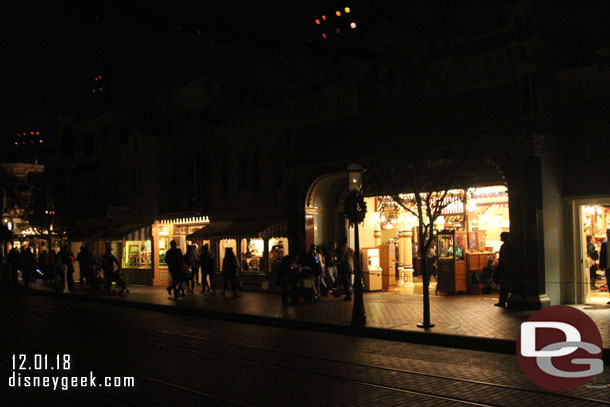 The entrance side was uncrowded, most guests opting to take the backstage bypass that was open.