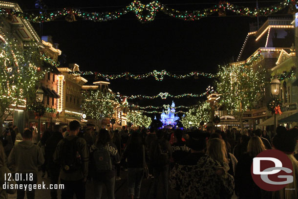 As the show ended followed the crowd to Main Street, it was much more open this time with no stand by queues in the street.