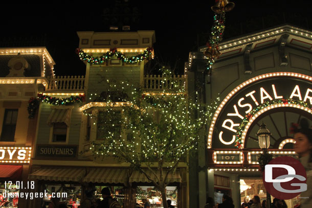 I let the crowd filter out then found a spot on the curb to wait for Believe in Holiday Magic, had about  half an hour still.