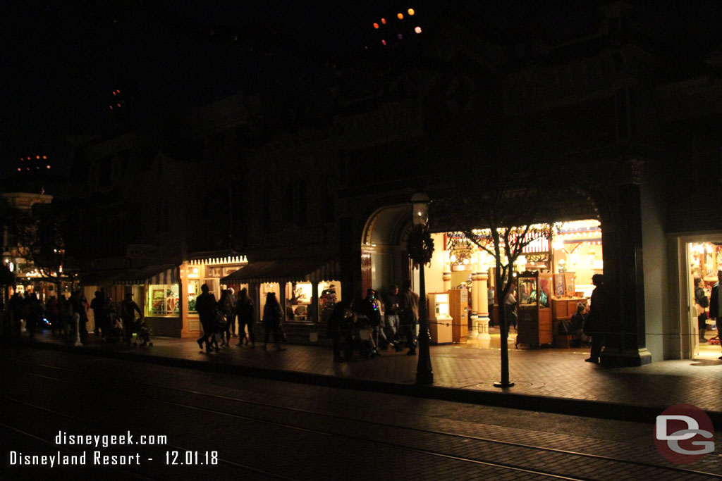 The entrance side was uncrowded, most guests opting to take the backstage bypass that was open.