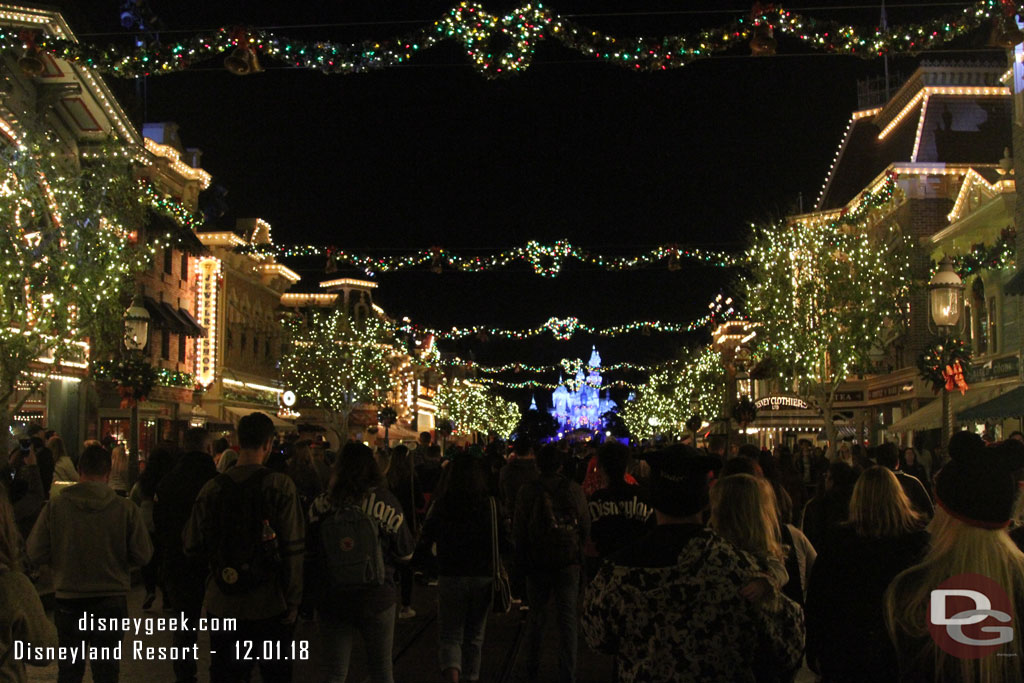 As the show ended followed the crowd to Main Street, it was much more open this time with no stand by queues in the street.