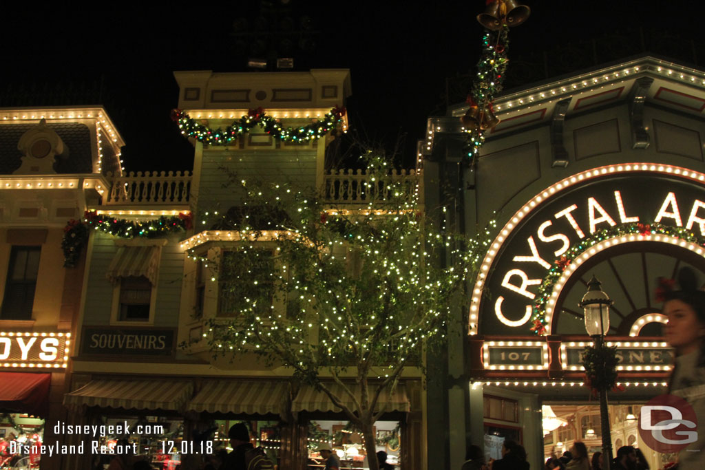 I let the crowd filter out then found a spot on the curb to wait for Believe in Holiday Magic, had about  half an hour still.