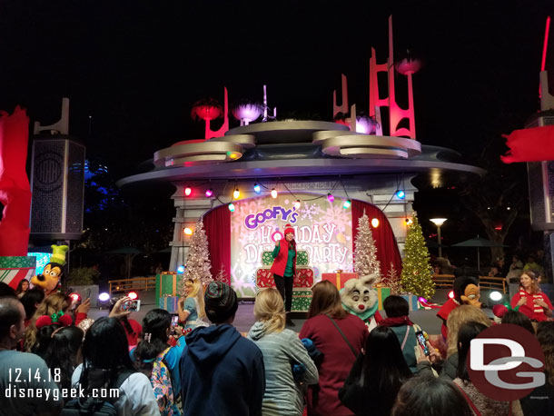 Had a few minutes so stopped by Goofy's Dance Party.  Goofy, Max, Pluto, Alice and the White Rabbit were all out.