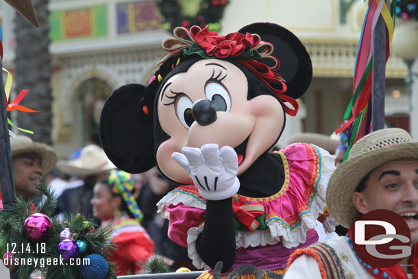 Minnie Mouse arriving.