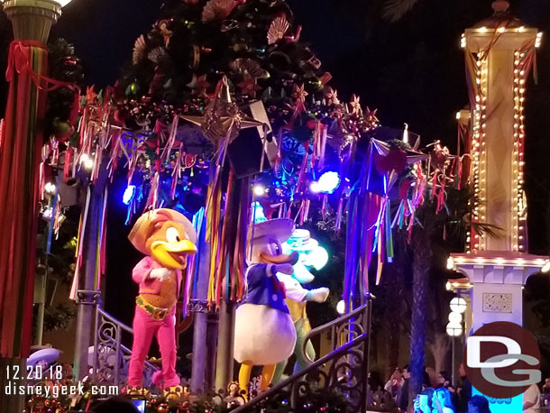 Time for the Viva Navidad! Street Party.  I arrived too late to get a spot in the middle (I made it there 2 minutes before show time only).