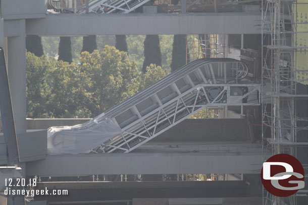 A closer look at the escalators from floor 3 to 4.