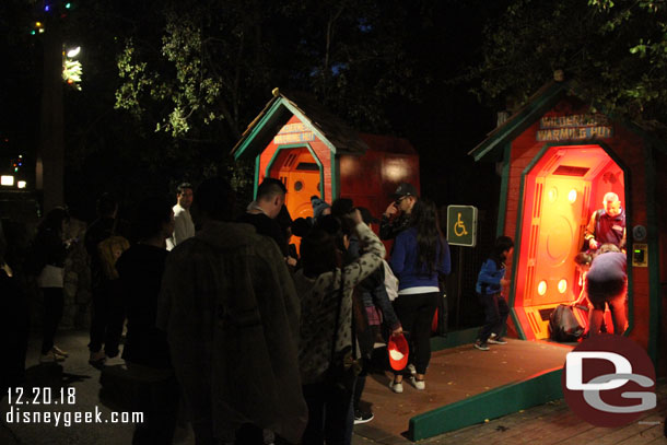 Several groups waiting for the warming huts this evening.