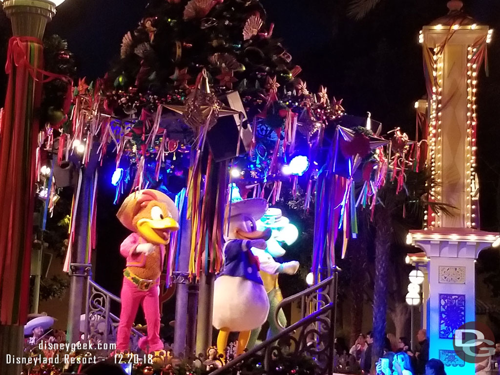 Time for the Viva Navidad! Street Party.  I arrived too late to get a spot in the middle (I made it there 2 minutes before show time only).