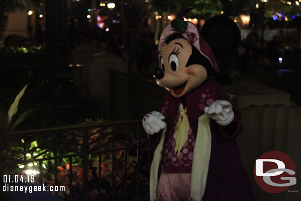 Minnie greeting guests in Carthay Circle.