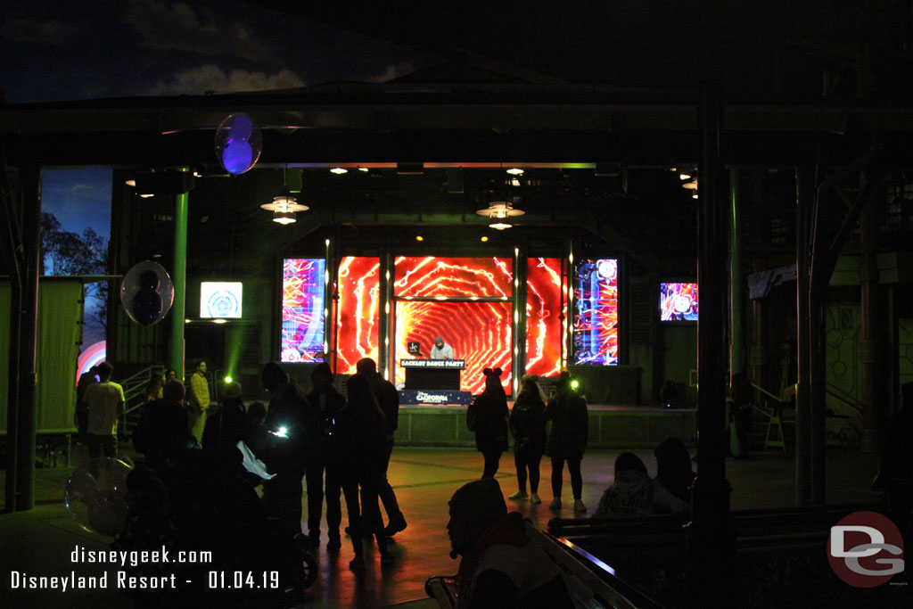 The Backlot Stage was hosting a Backlot Dance Party this evening.  I walked by to see how it was.