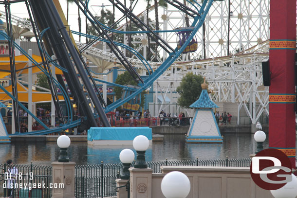 Looking across the bay the line for the Pixar Pal-A-Round is all the way up the exit ramp.. 