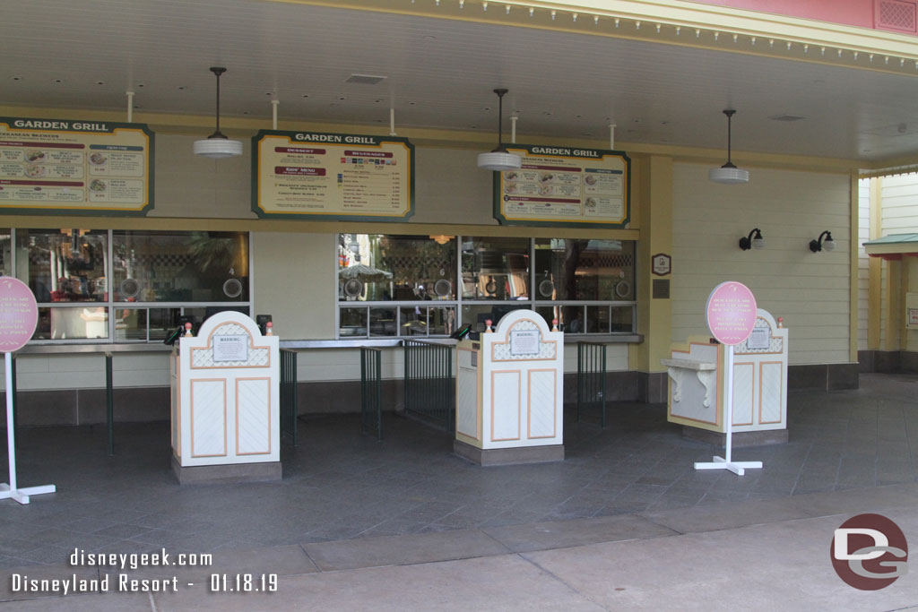 Paradise Garden Grill is closed.