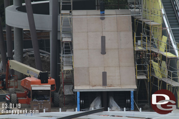 A covering has been added over the second floor escalators, appears to be temporary, guessing to help with the cover installation. 