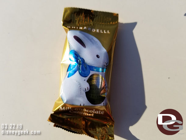 Ghirardelli chocolate samples have returned. The cast member is not at the door anymore though.  She was inside the store area talking with guests and passing out samples.