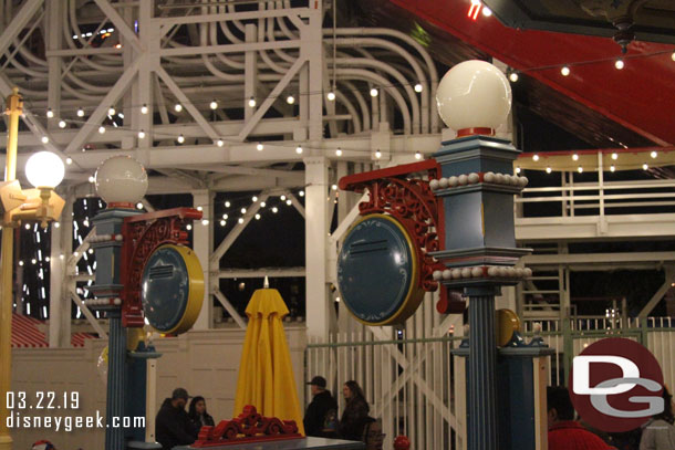Still seems odd to me the Toy Story signs do not light up.