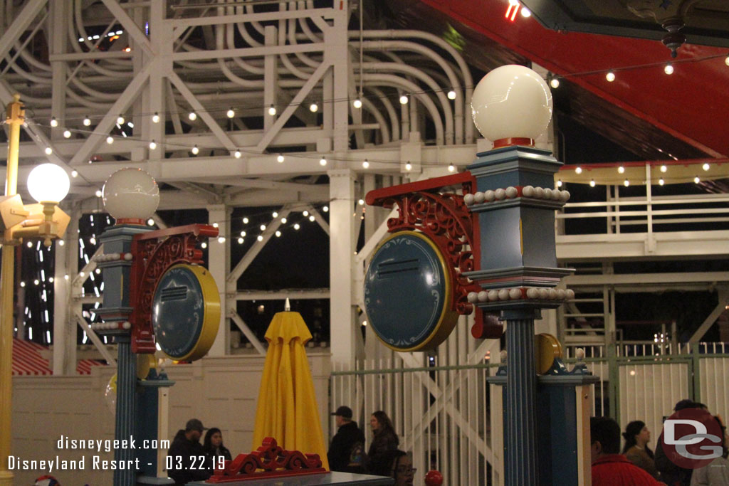 Still seems odd to me the Toy Story signs do not light up.