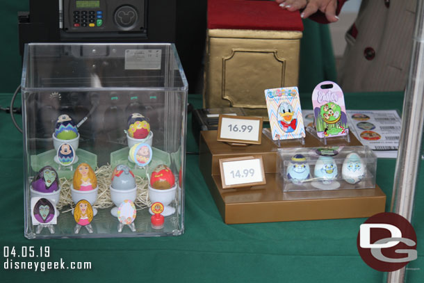 On the left are the Disneyland prizes, the right some merchandise you can purchase.