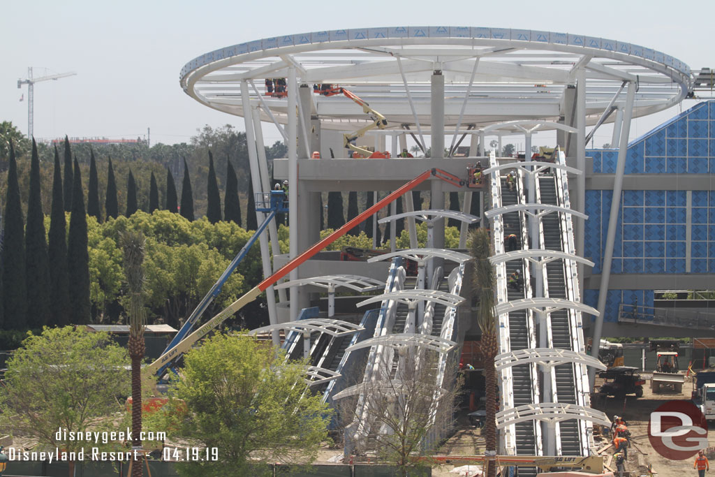 A lot of activity on the escalators today and more elements of the roof structure have been installed.