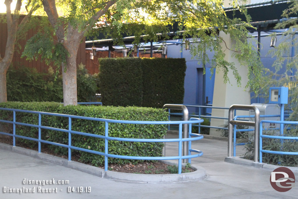 Some hedges up in the Stage 17 queue area.