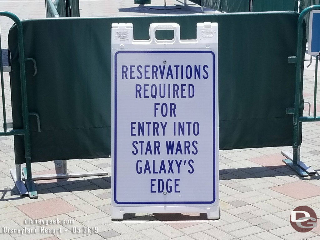 Once at ground level more signs warning you that you will not be able to enter Batuu.