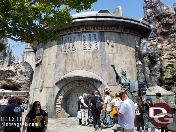 A line to enter Dok-Ondar's Den of Antiquities so I skipped it for now.