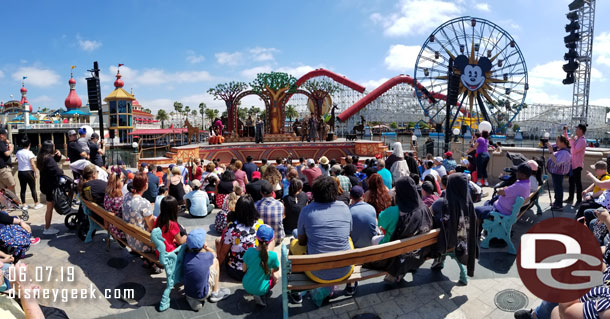 A wider look at the viewing area during the show.