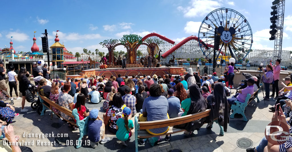 A wider look at the viewing area during the show.