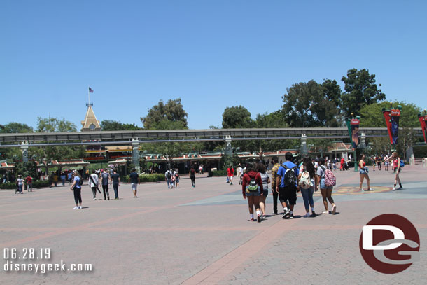 The Esplanade had some guests moving about but no lines to enter either park this afternoon.