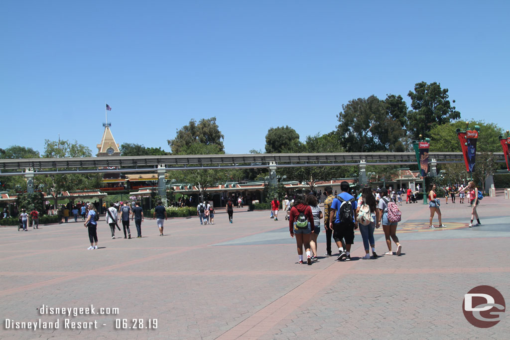 The Esplanade had some guests moving about but no lines to enter either park this afternoon.