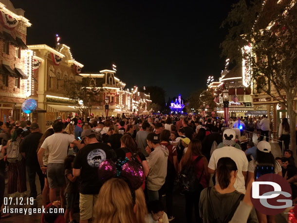 Main Street USA right before the lights went out. It filled in quickly.