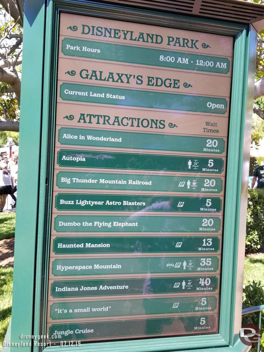 Disneyland wait times at 3:40pm