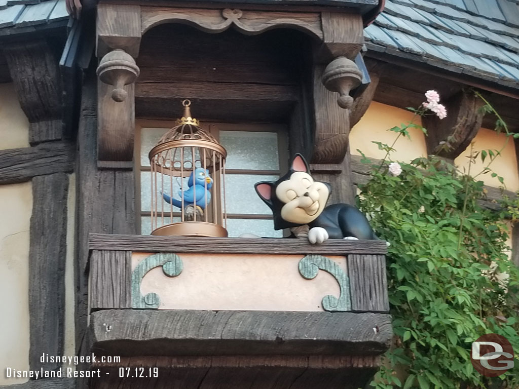 Figaro and the blue bird have returned to Fantasy Faire.