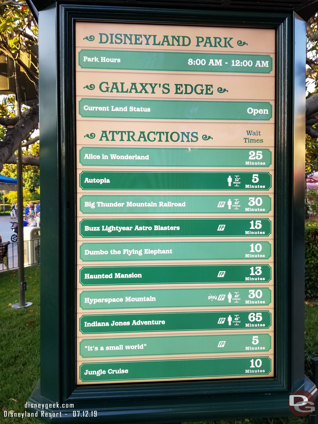 Fun sighting, while I was posting the wait time pictures, Tony Baxter stopped by and was checking out the wait times with his group while they were deciding where to go next.