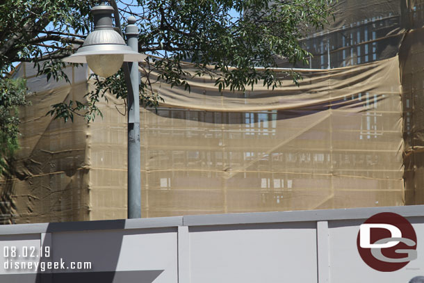 A closer look from left to right.  It appears they have yet to install anything on the framework, the pieces are still resting on the scaffolding.