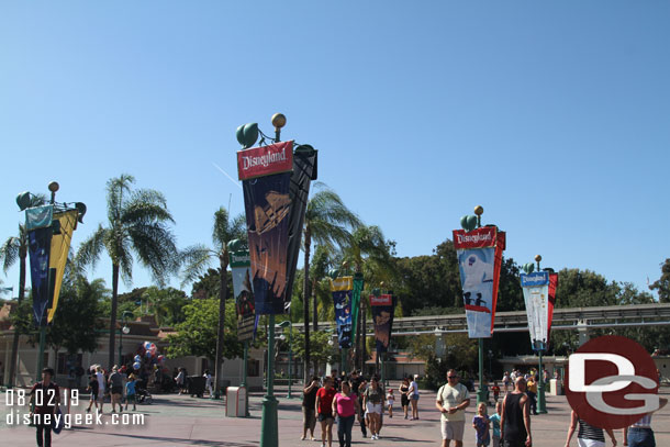 This happened several weeks ago but I kept forgetting to take a picture.. the Esplanade banners were replaced for the summer.